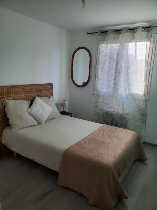 Appartement Moderne Et Equipe LʼIsle-Jourdain Zewnętrze zdjęcie