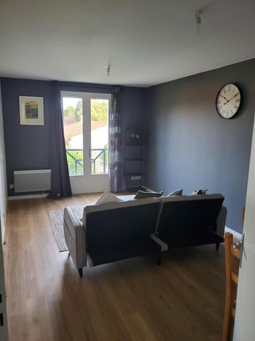 Appartement Moderne Et Equipe LʼIsle-Jourdain Zewnętrze zdjęcie